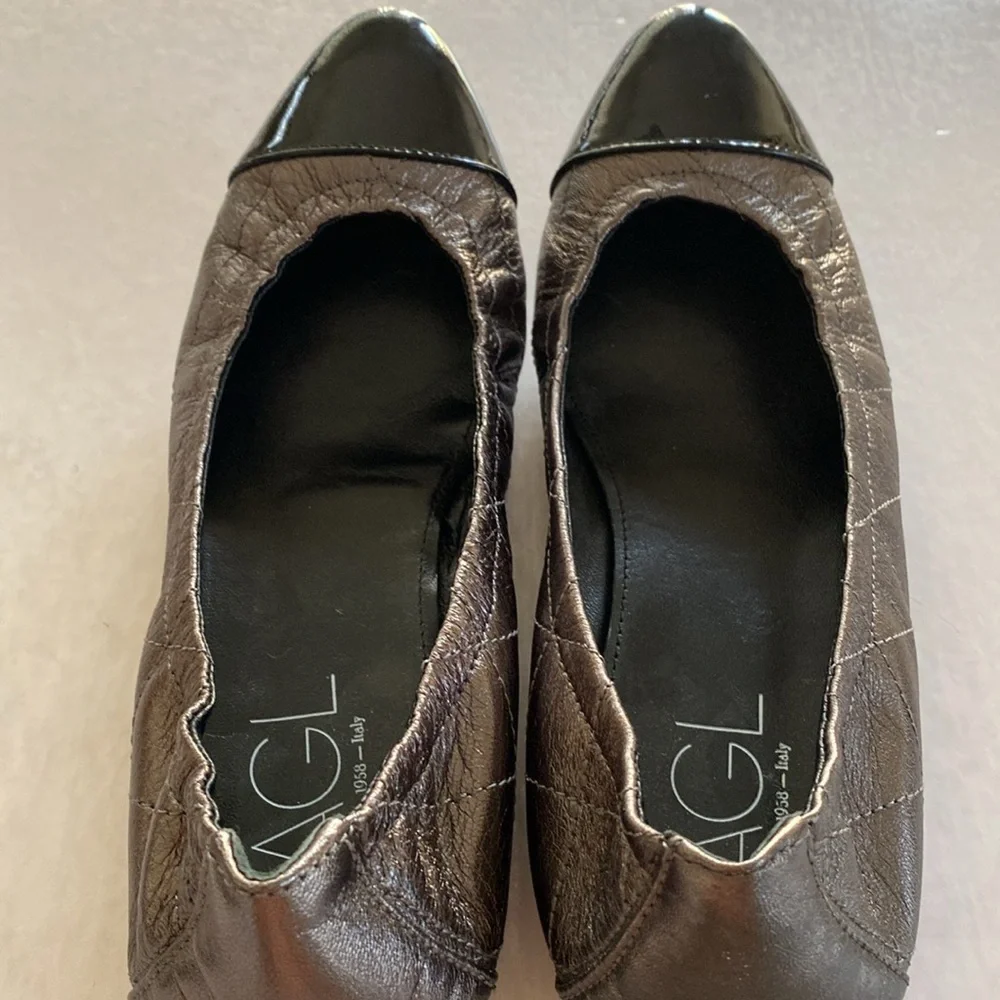 AGL Metallic Quilted Upper with Patent Black Cap-Toe Ballet Leather Flats Sz 39